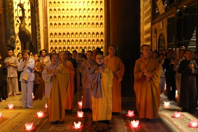 Ninh Bình: Đêm hội hoa đăng cầu Quốc thái Dân an tại chùa Bái Đính