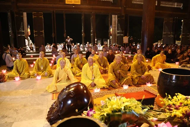 Ninh Bình: Đêm hội hoa đăng cầu Quốc thái Dân an tại chùa Bái Đính