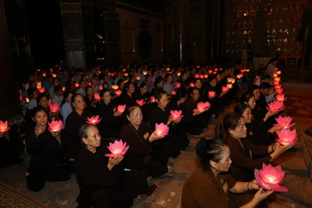 Ninh Bình: Đêm hội hoa đăng cầu Quốc thái Dân an tại chùa Bái Đính