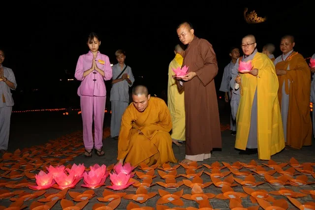 Ninh Bình: Đêm hội hoa đăng cầu Quốc thái Dân an tại chùa Bái Đính