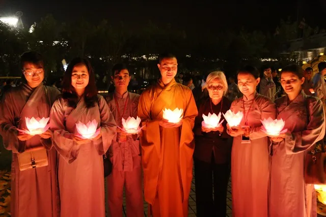 Ninh Bình: Đêm hội hoa đăng cầu Quốc thái Dân an tại chùa Bái Đính