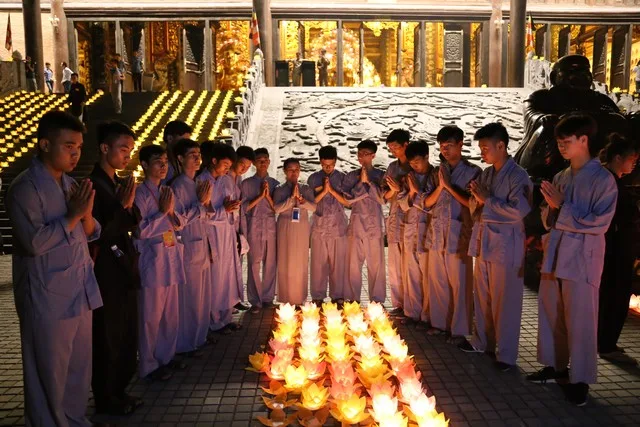 Ninh Bình: Đêm hội hoa đăng cầu Quốc thái Dân an tại chùa Bái Đính