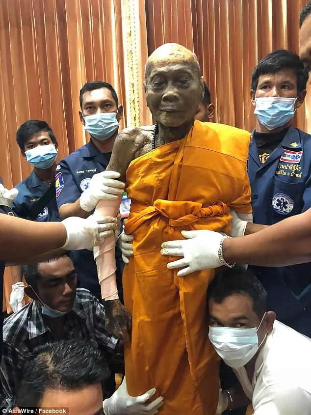 Di thể nguyên vẹn với nụ cười sau 2 tháng viên tịch