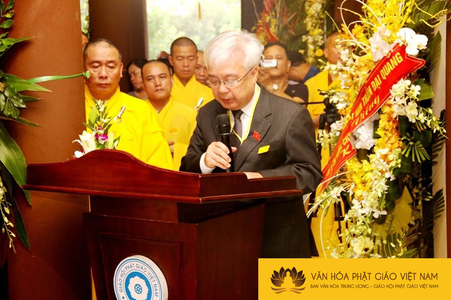 Ông Phan Thanh Bình đọc lời truy niệm của Quốc hội