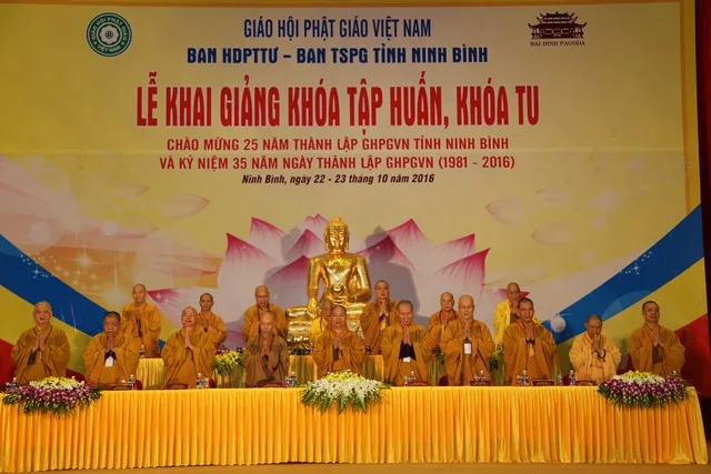 Ninh Bình: Khai giảng khóa tập huấn, khóa tu cho trên 5.000 Phật tử tại chùa Bái Đính