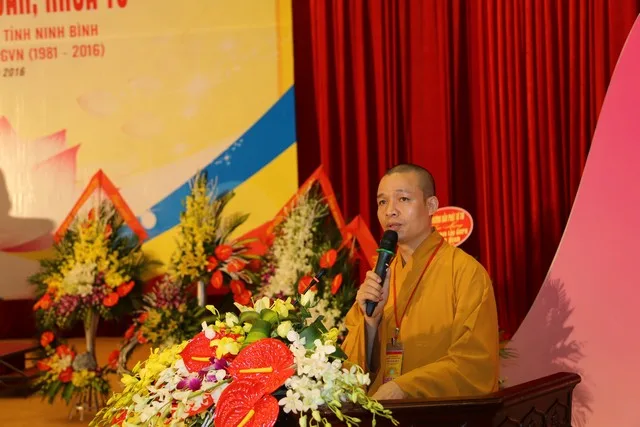 TT.Thích Minh Quang đọc báo cáo tổng kết công tác Phật sự.