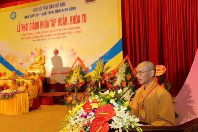 TT Thích Thanh Điện đọc quyết định tuyên dương công đức của HĐTS GHPGVN cho Chư tôn đức và đại biểu