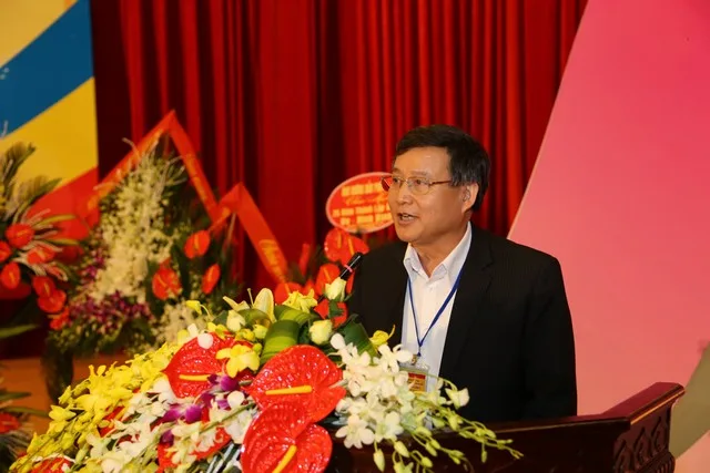 TS Bùi Hữu Dược phát biểu chúc mừng.