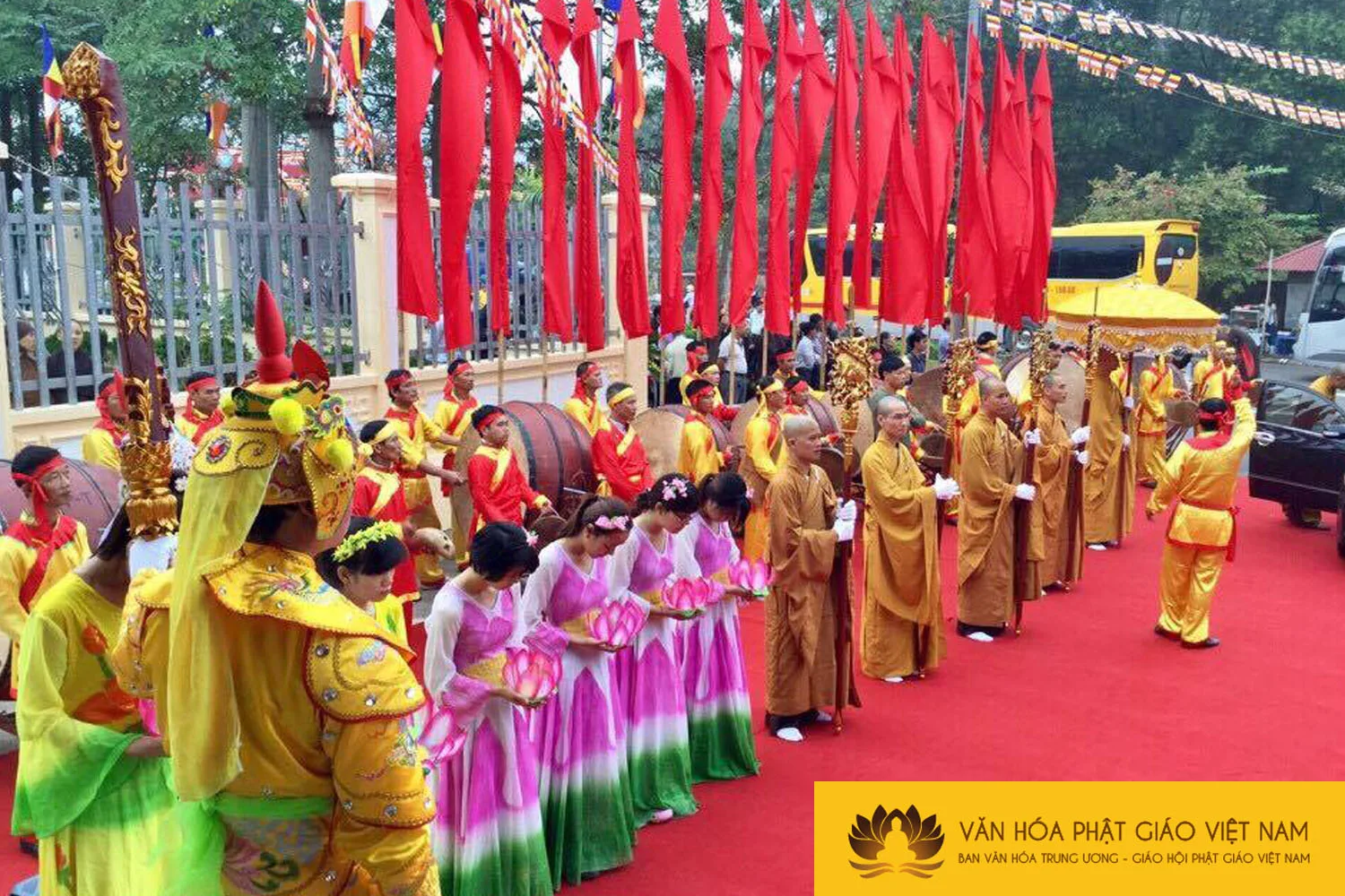 Phật giáo Việt Nam tưng bừng kỷ niệm 35 năm thành lập Giáo hội Phật giáo Việt Nam (7/11/1981 - 7/11/2016)