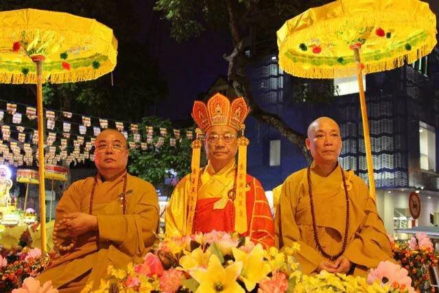 Hà Nội: Hàng nghìn Phật Tử hoan hỉ tham dự Lễ rước Phật đón mừng Phật đản.