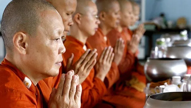 Chiêm bái xá-lợi nhị vị đệ tử Đức Phật