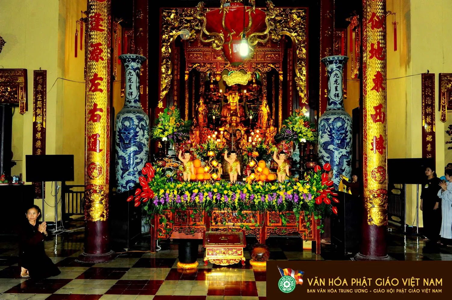 Phóng sự ảnh : Hà Nội Diễu hành xe Hoa Đức Phật Đản sinh,rước Xá Lợi Phật