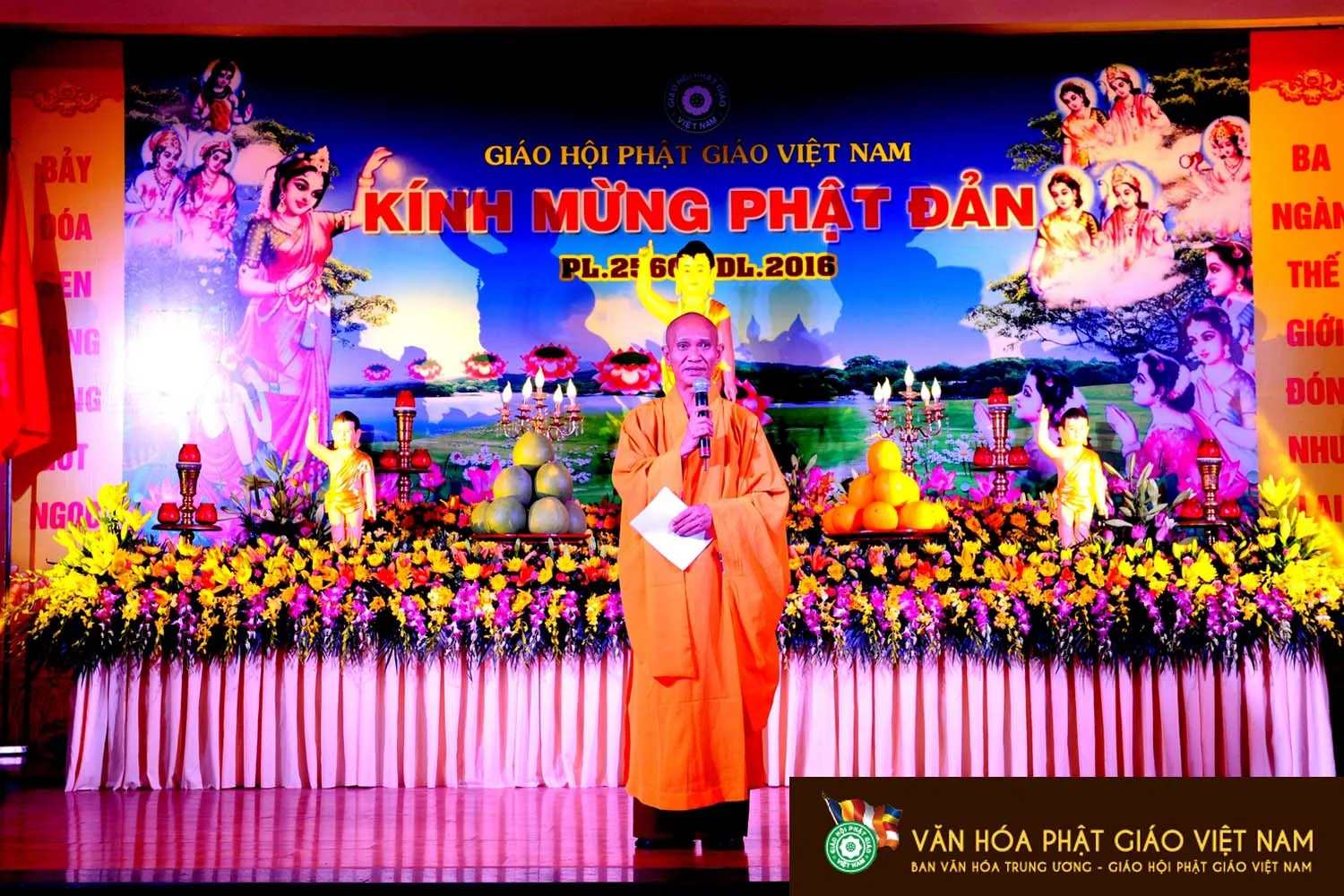 Phóng sự ảnh : Hà Nội Diễu hành xe Hoa Đức Phật Đản sinh,rước Xá Lợi Phật