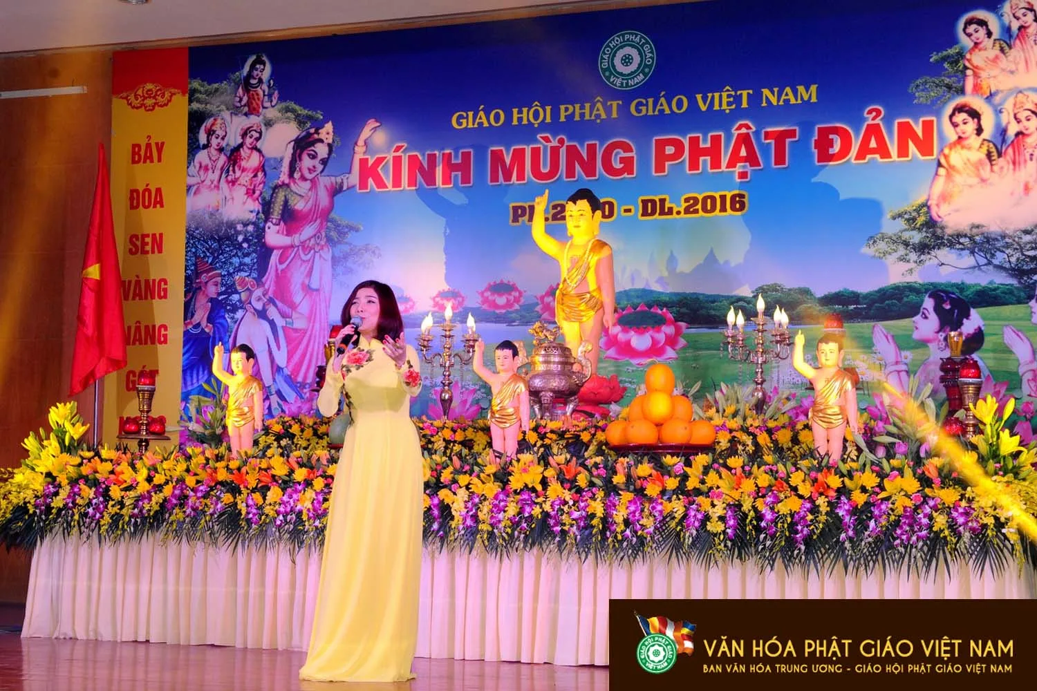 Phóng sự ảnh : Hà Nội Diễu hành xe Hoa Đức Phật Đản sinh,rước Xá Lợi Phật