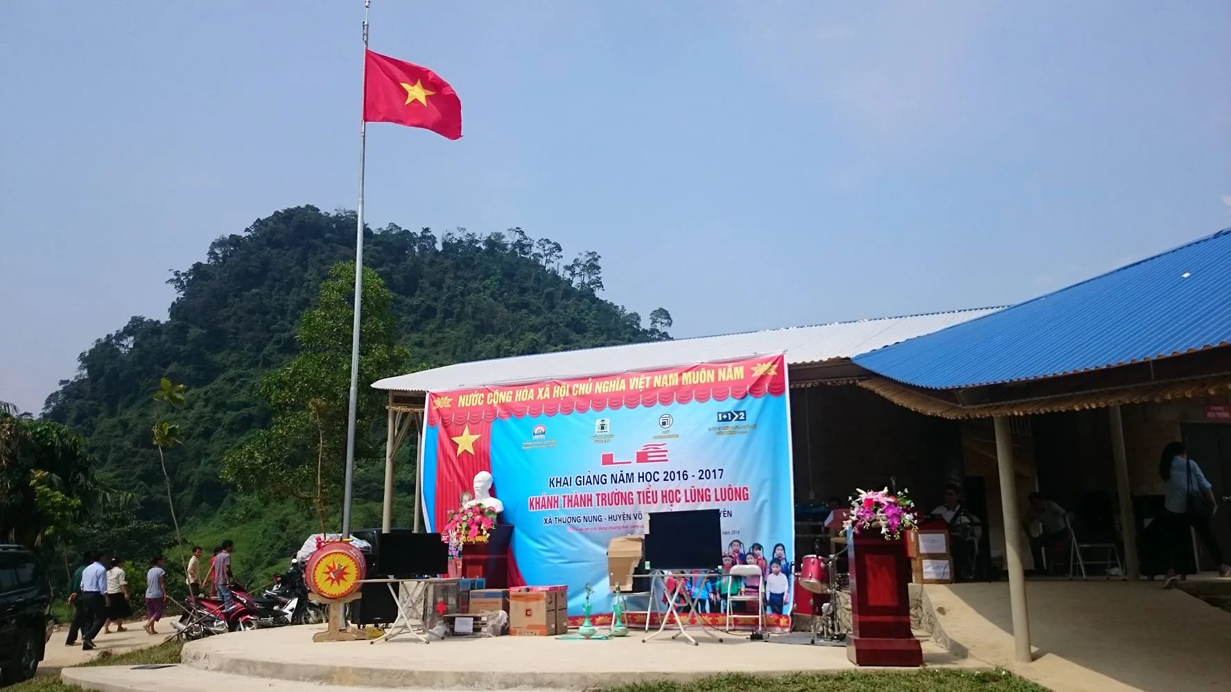 Lễ khai giảng tại trường tiểu học Lũng luông Thái nguyên