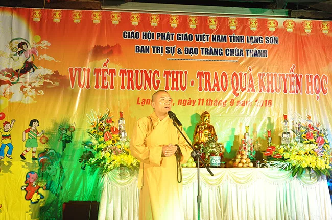 Lạng Sơn: Hàng ngàn Phật tử trẻ vui Tết Trung Thu tại chùa Thành