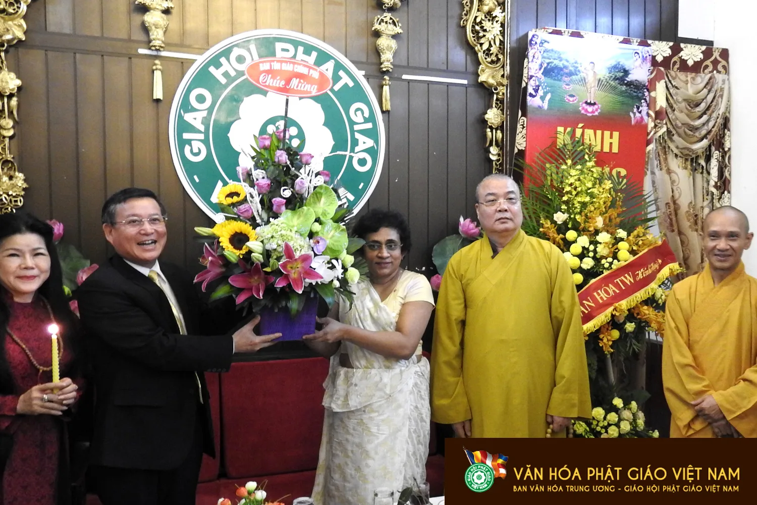 Triển lãm ảnh về Lễ hội Phật Giáo PoSon của Đất nước Sri Lanka tại Chùa Quán Sứ Hà Nội