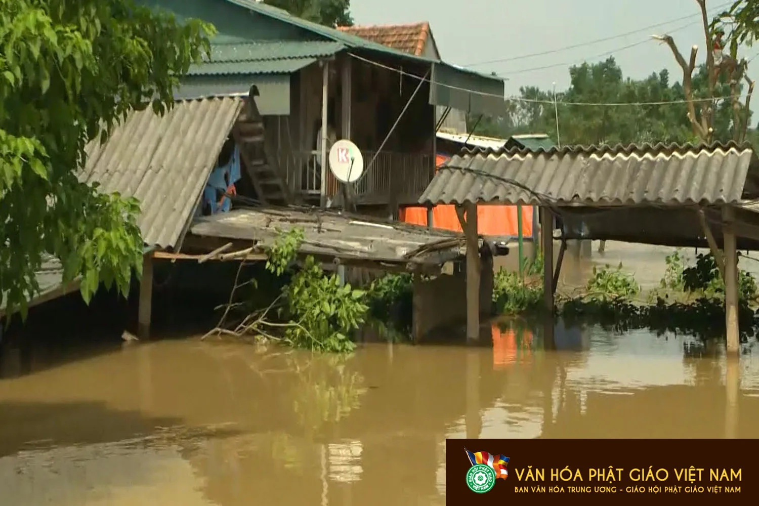 Lời kêu gọi "Góp yêu thương, chia sẻ với người dân vùng lũ"