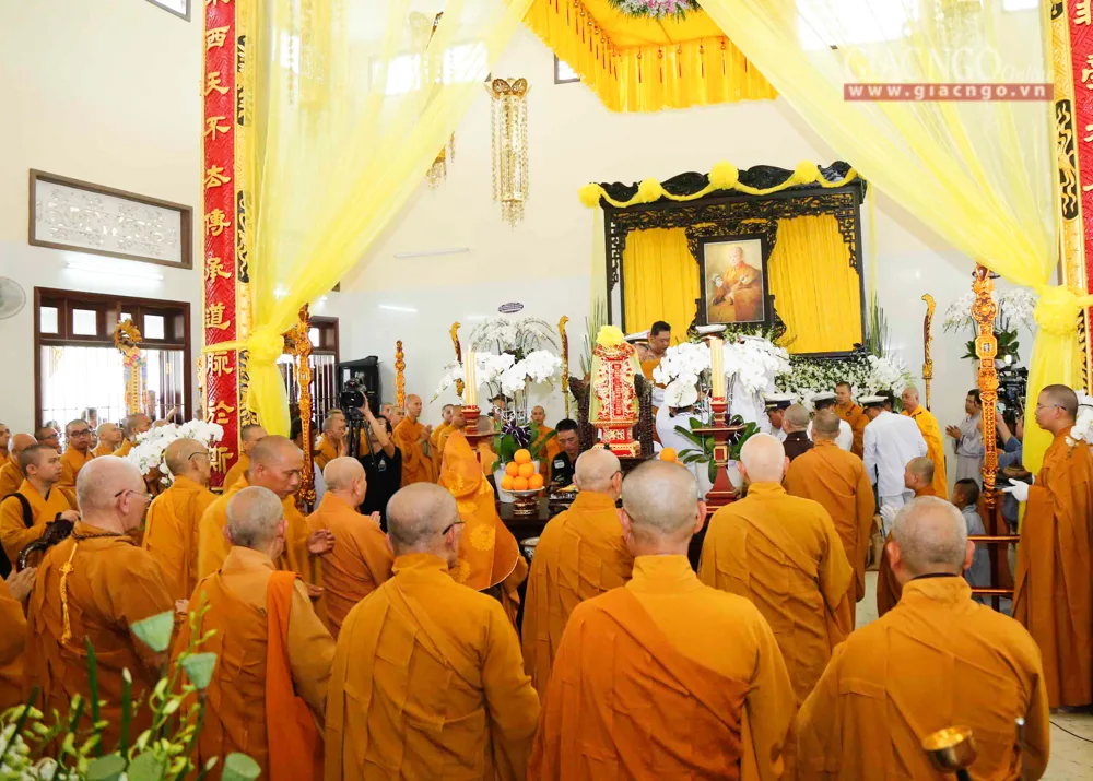 Lễ Cung Tống Kim Quan Nhập Bảo Tháp Giác Linh Cố Đại Lão Hòa Thượng Thích Tắc An Chùa Thiền Tôn 2