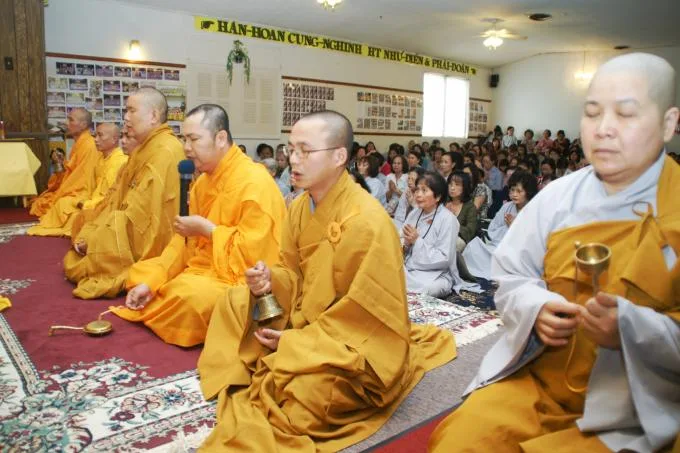 Những điều Phật tử cần biết khi tụng kinh