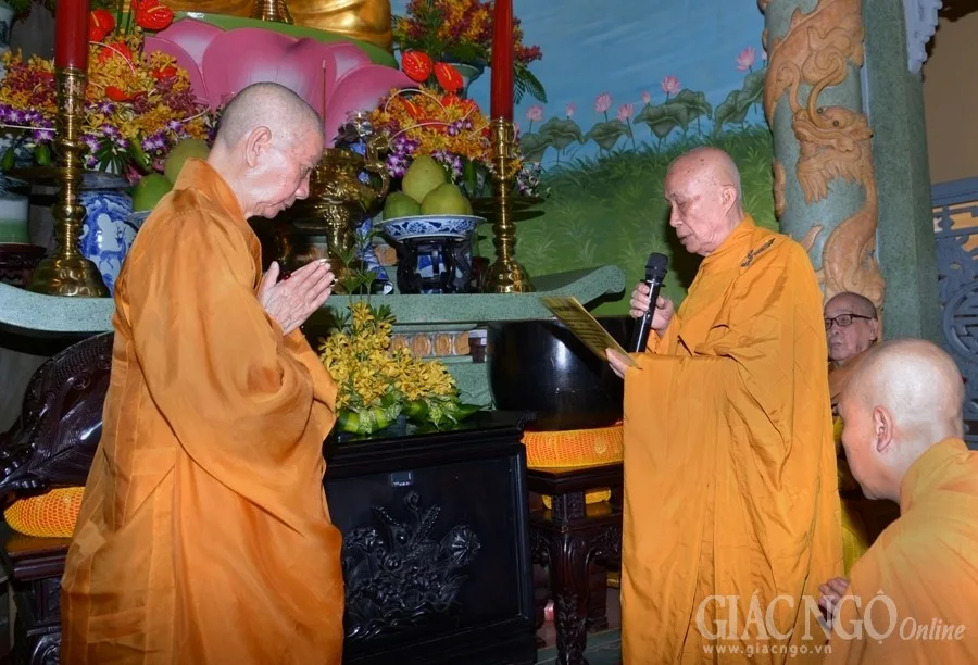 Chư tôn giáo phẩm đối thú an cư