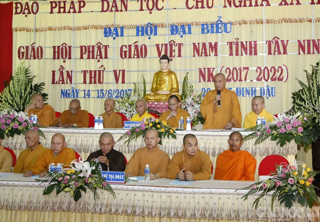 TT.Thích Huệ Thông góp ý văn kiện Đại hội