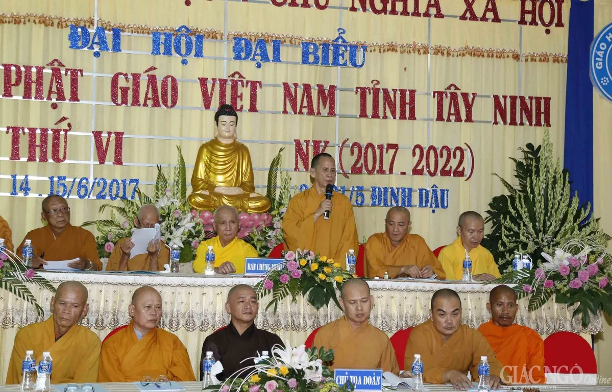 TT.Thích Thiện Thống lấy ý kiến đại biểu về danh sách nhân sự dự kiến của BTS khóa VI