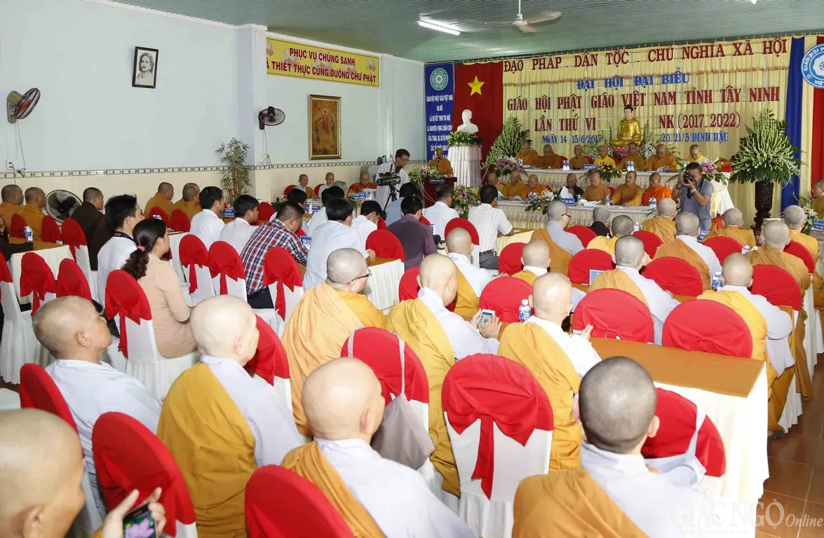 Quang cảnh phiên trù bị Đại hội