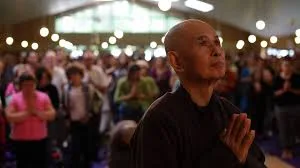 Thiền sư Thích Nhất Hạnh trên phim Walk with me