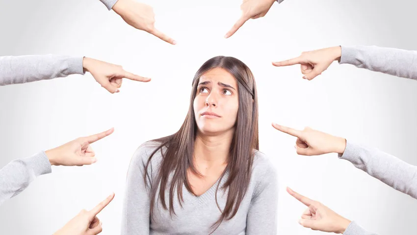 Đừng phí hoài cuộc sống để đi phán xét những sai lầm của người khác