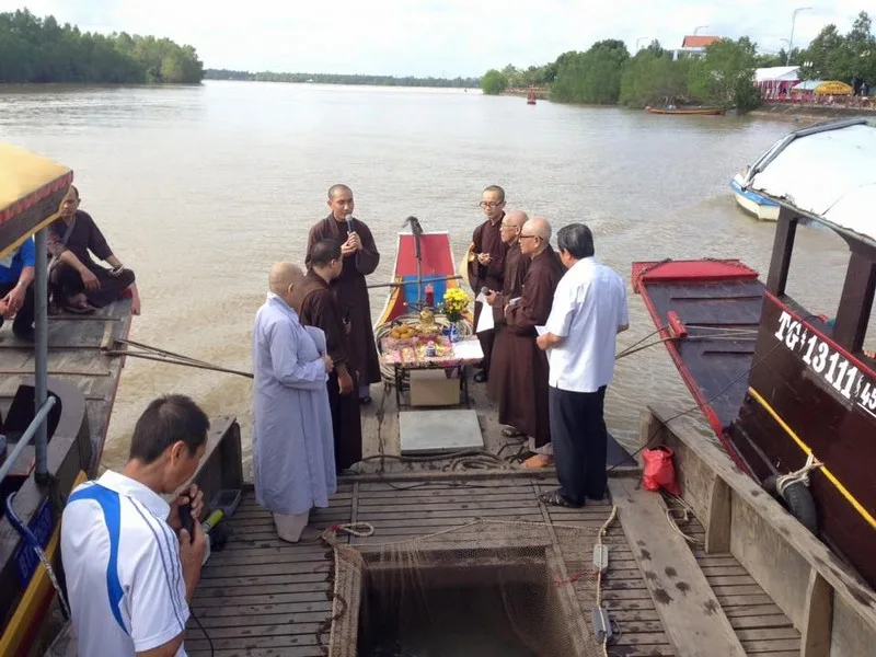 Nghi thức tâm linh - cầu nguyện cho muôn loài được an bình sống bên nhau trước buổi lễ