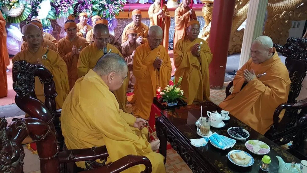 Tác bạch cung thỉnh
