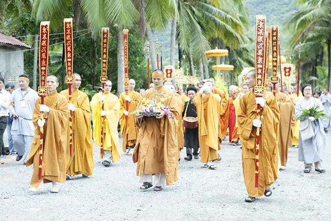 Cung tống kim quan HT.Thích Trí Tâm nhập bảo tháp