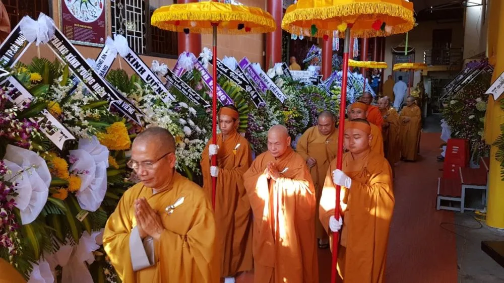Hòa thượng Chủ tịch cùng chư Tôn đức lãnh đạo Trung ương Giáo hội quang lâm giác linh đường