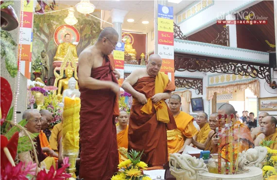HT.Thiện Tâm được chư Tăng giao trọng trách thọ trì y Kathina trong 5 tháng