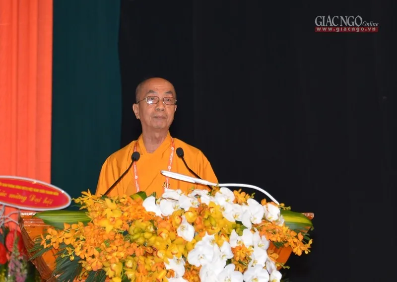 HT.Thích Nhựt Tấn - Trưởng BTS Phật giáo tỉnh Bến Tre trình bày tham luận