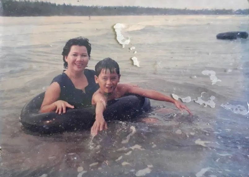 Tôi của ngày thơ bé và mẹ - tấm ảnh mà mình vẫn mang theo như "báu vật"