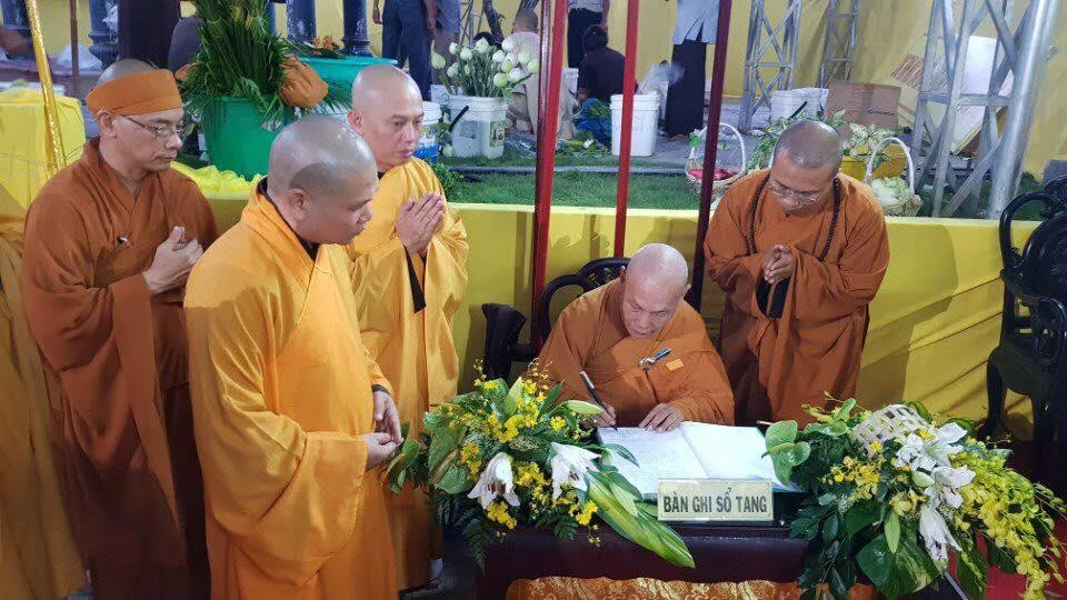 Khánh Hòa: Hoà thượng Chủ tịch viếng tang HT. Thích Trí Viên