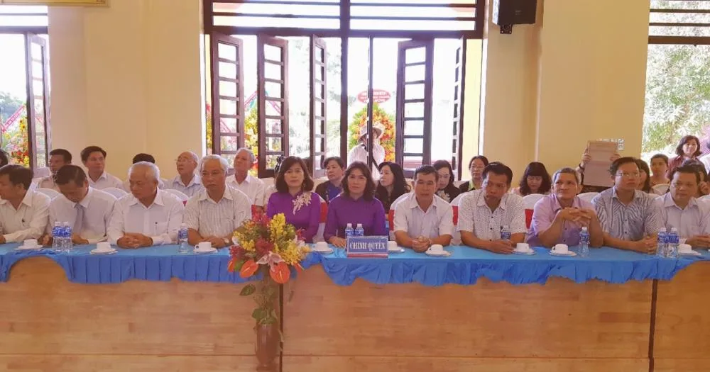 Chính quyền tham dự