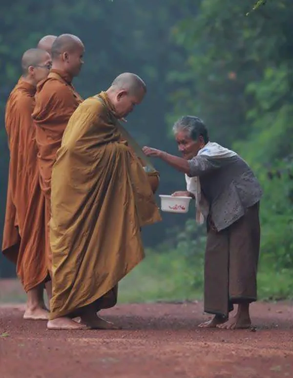Suy nghiệm lời Phật: Xin ăn mà không ăn xin