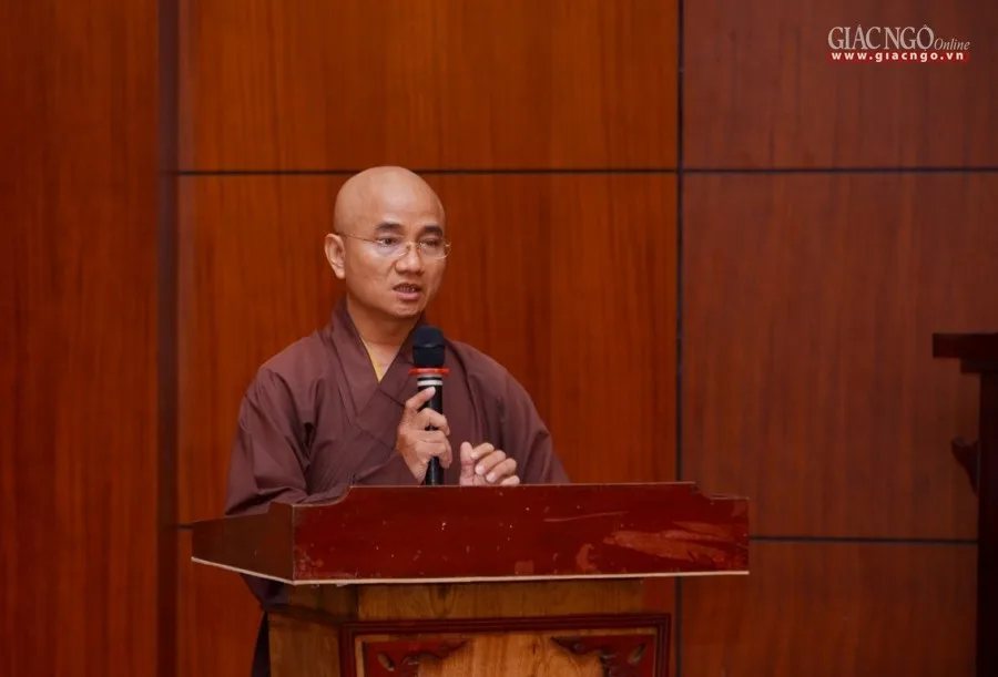 TT.Thích Thiện Quý báo cáo Phật sự tại buổi họp
