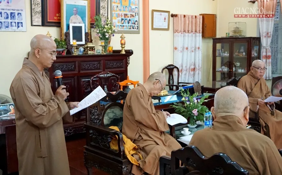 TT.Thích Thiện Quý đọc Quyết định tặng Bằng Tuyên dương công đức của BTS PG TP