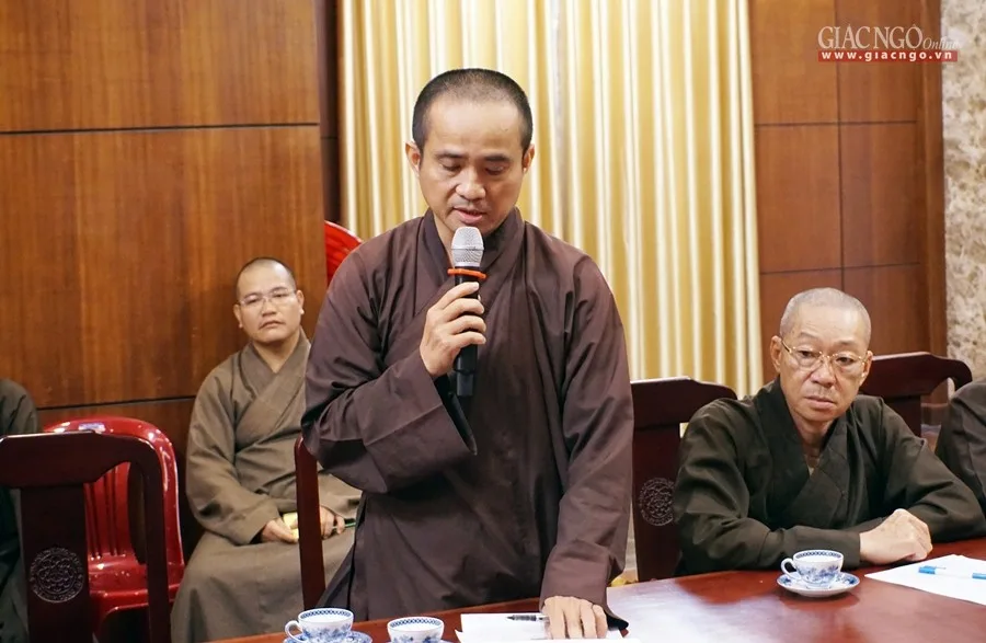 ĐĐ.Thích Tâm Hải báo cáo công tác của Tiểu ban Thông tin - báo chí