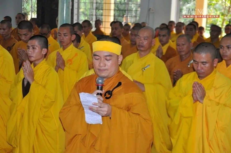 ĐĐ.Thích Quảng Ảnh đại diện môn đồ pháp quyến hoài niệm và tri ân