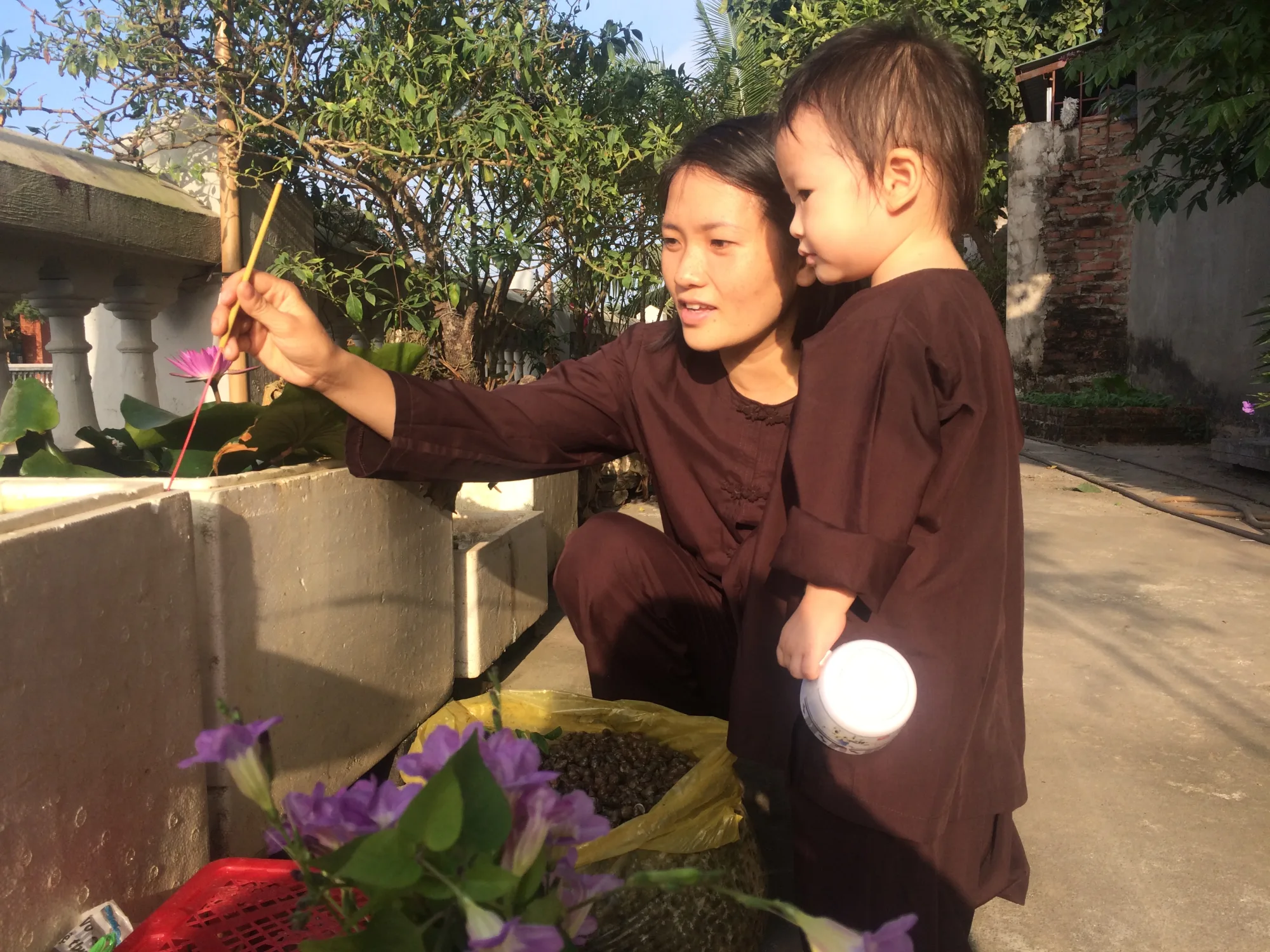 Dạy con niệm Phật