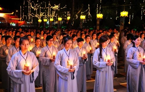 Phụ nữ học Kinh Phật là đang tích đức cho chồng con