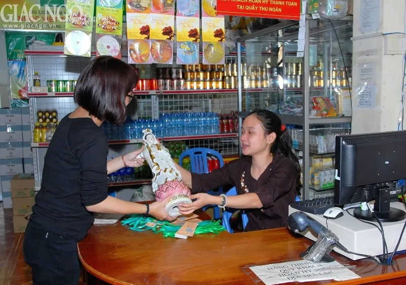 Tiếp nhận tranh, tượng hư tổn tại chùa Phổ Quang (Q.Tân Bình)