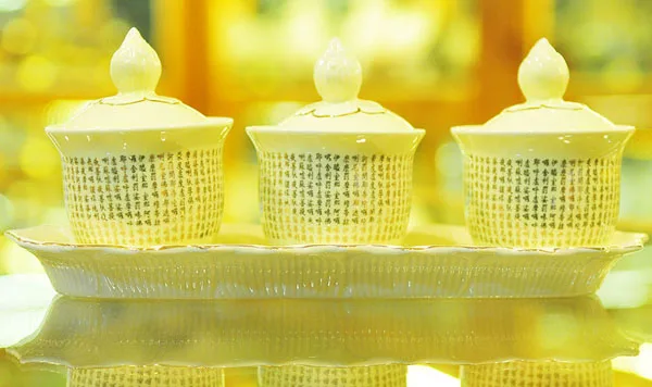 Ý nghĩa của việc cúng nước trên bàn thờ Phật