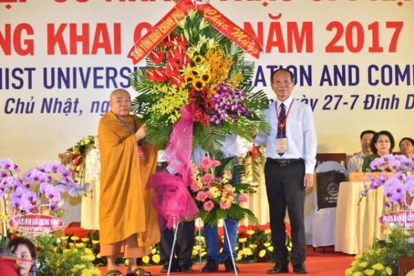 TP.HCM: Lễ tốt nghiệp và khai giảng năm học mới