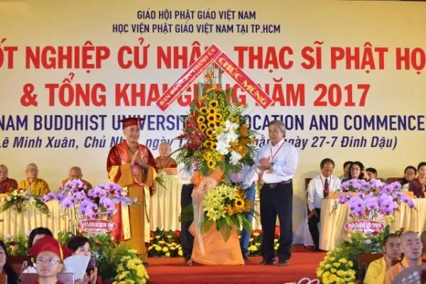 TP.HCM: Lễ tốt nghiệp và khai giảng năm học mới